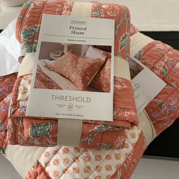 SALE🌑🌑🌑Threshold TWIN quilt & sham - Picture 3 of 6